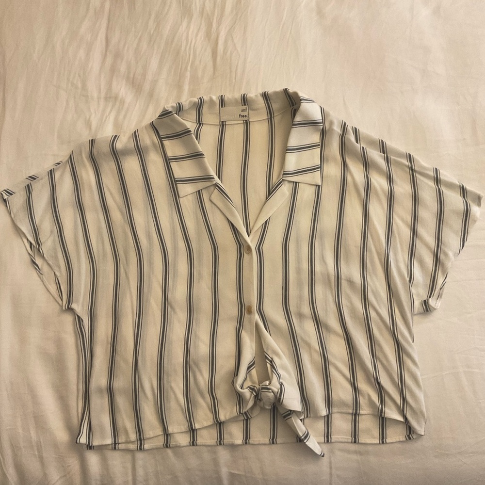 Aritzia Wilfred cropped shirt